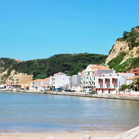 Ship - 4 Bedroom Duplex With Sea And Pool Views, 1km From The Daire São Martinho do Porto